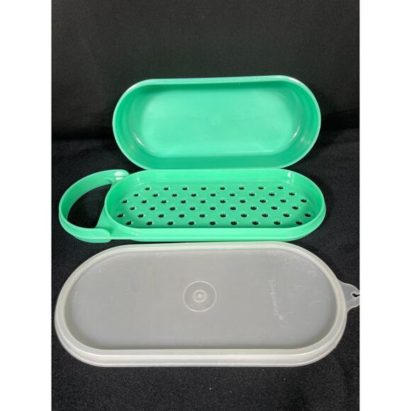 Vintage Tupperware Bundle, Grater, Crisp It Container & Colander, Jadeite Green - Picture 4 of 8